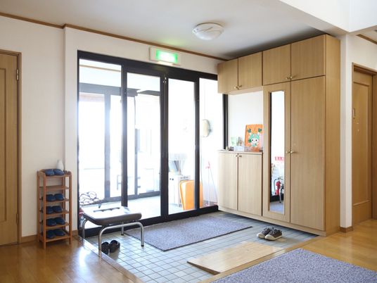 エントランスの明るい空間