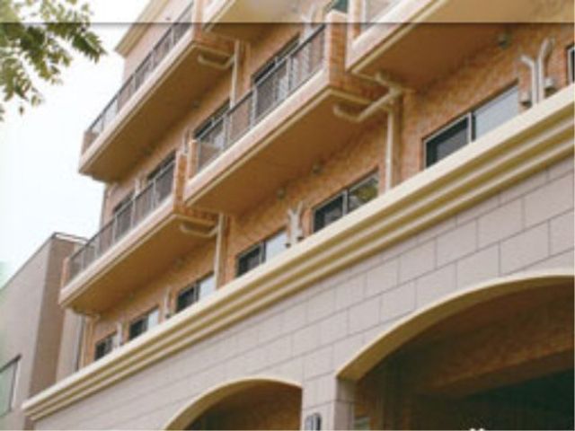 暖かみのある外観設計 外観 落ち着いた色合いの建物は、訪れる人に安らぎを提供しています。そのたたずまいは、地域に溶け込む上品さを持っています。