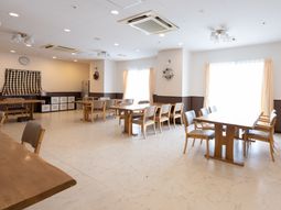 広々とした食堂の空間