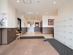 エントランスの明るい空間