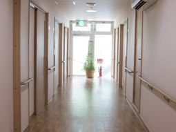 清潔感ある廊下の様子