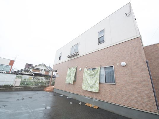 建物の外壁と窓