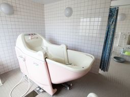 バリアフリー対応の浴室