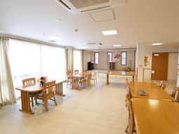 明るいダイニングスペース