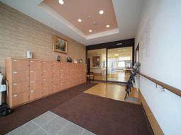 エントランスの洗練された内観