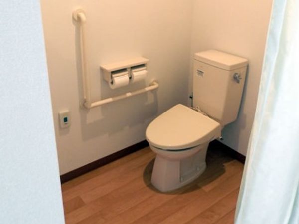 バリアフリー設計のトイレ
