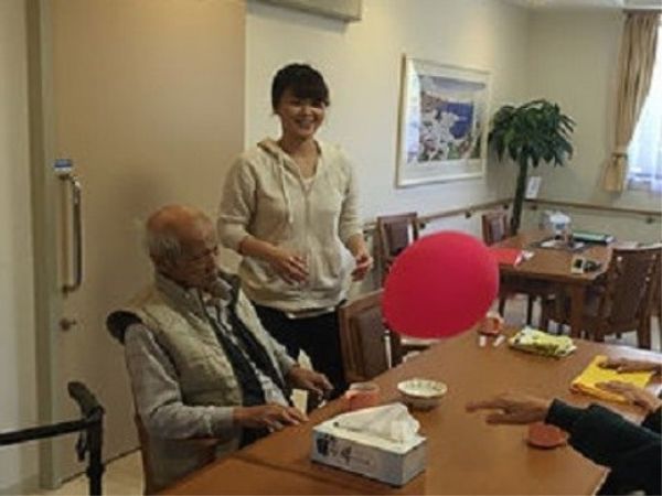 レクリエーション活動中の人々