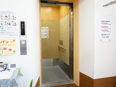 エレベーターの入口
