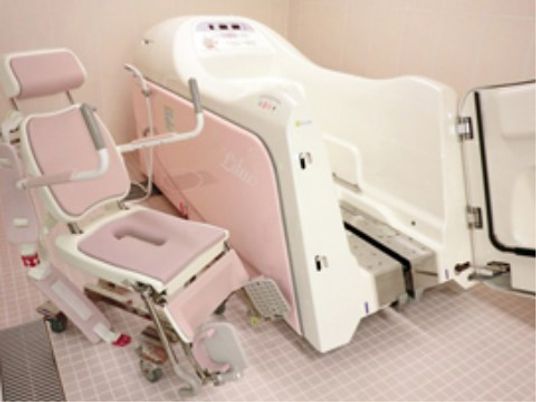 清潔な浴室の機器