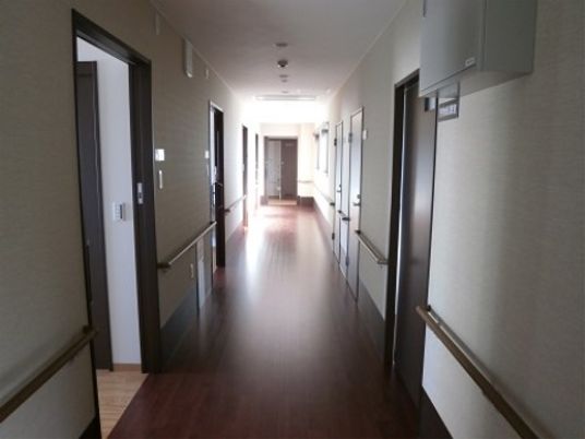 清潔感ある廊下の風景