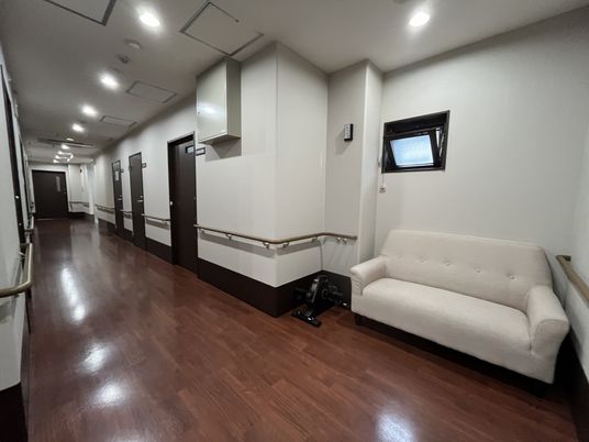 暖かみのある廊下