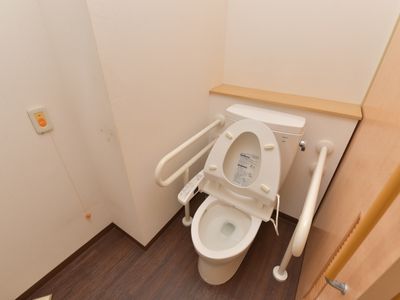 バリアフリー設計のトイレ