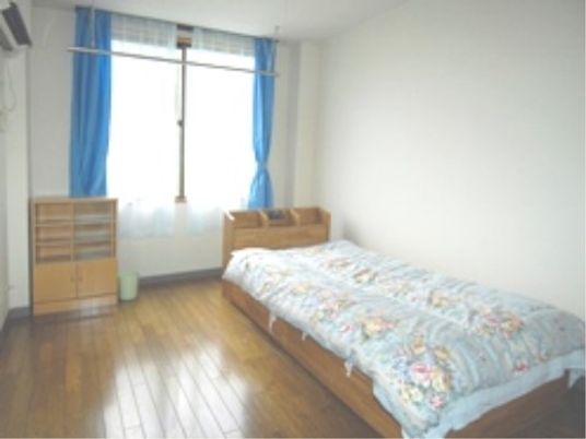 シンプルな居室の一角