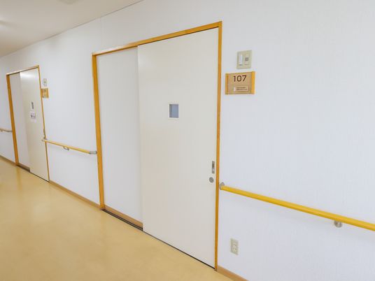 明るい廊下の様子