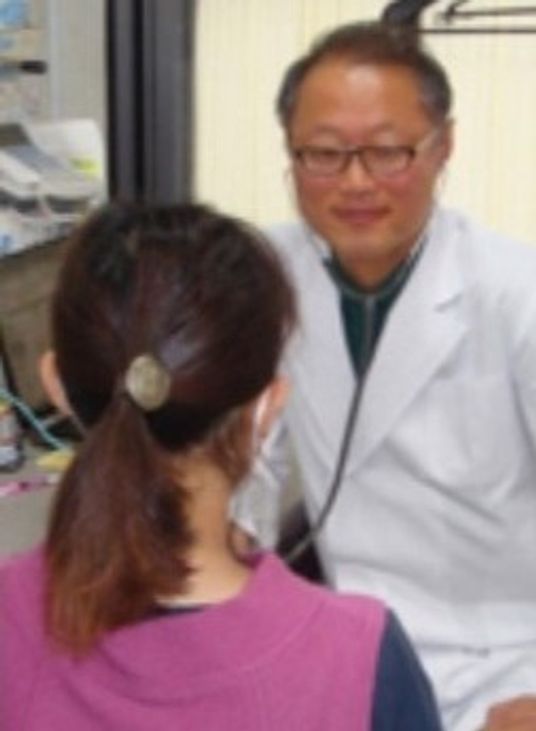 笑顔のスタッフと利用者