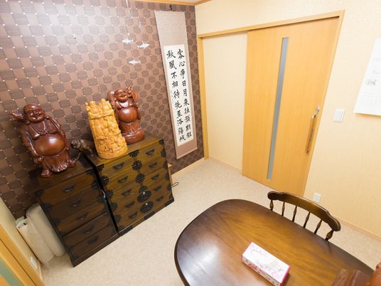 和風の装飾が施された居室