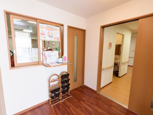 掲示物と廊下の入り口