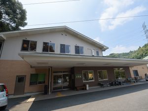 広々とした明るいエントランス