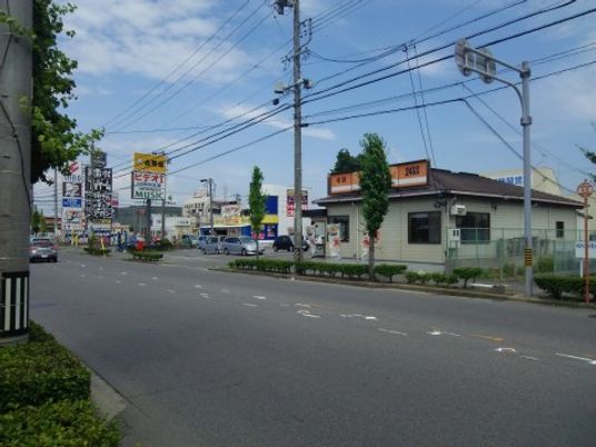 街角の道路と建物