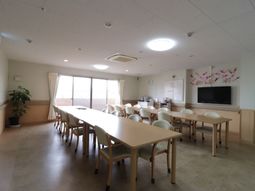 明るい食堂の様子