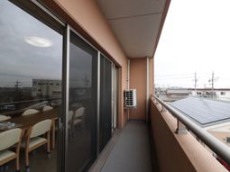 開放的なテラスの一角