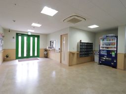 明るいエントランスホール