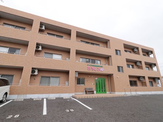 多階層の建物外観