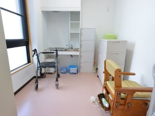 明るい居室の一角