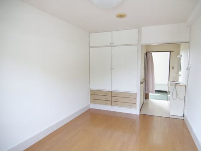 明るく広々した居室