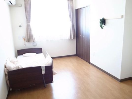 明るい居室の景観