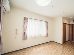 居室のエアコンと窓