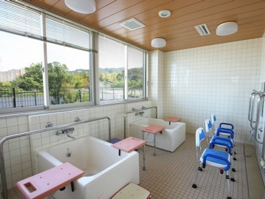 清潔な広々浴室