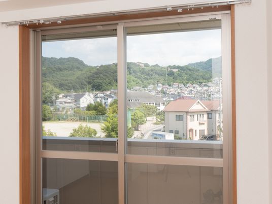 窓から見える町並み