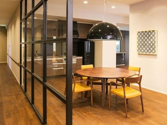 モダンな食堂の一角