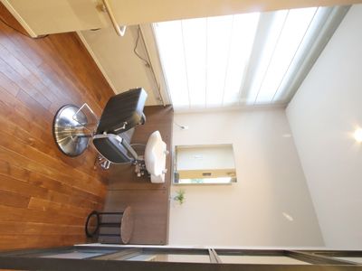 明るい理美容室空間