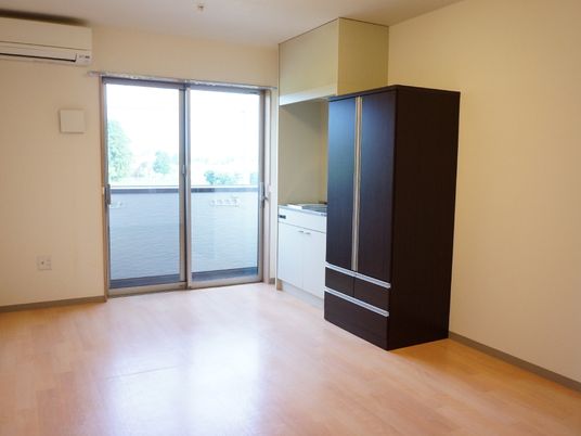 居室の明るい室内