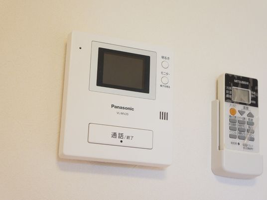 通信機器とエアコンリモコン