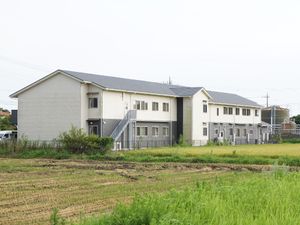 緑豊かな二階建施設