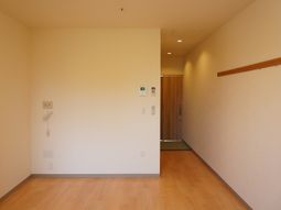 広々とした落ち着いた廊下