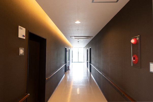 火災警報器を設置した廊下