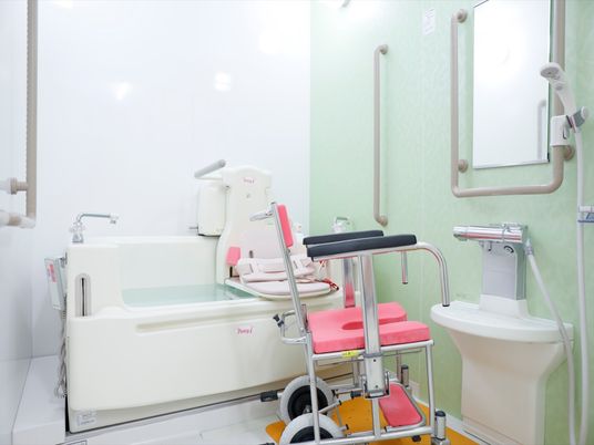 バリアフリーの浴室設備