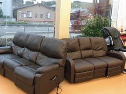 快適なリクライニングソファ