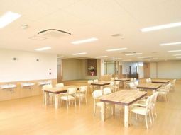 明るい食堂の様子