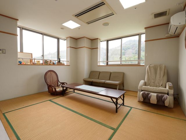 和室の明るい居室