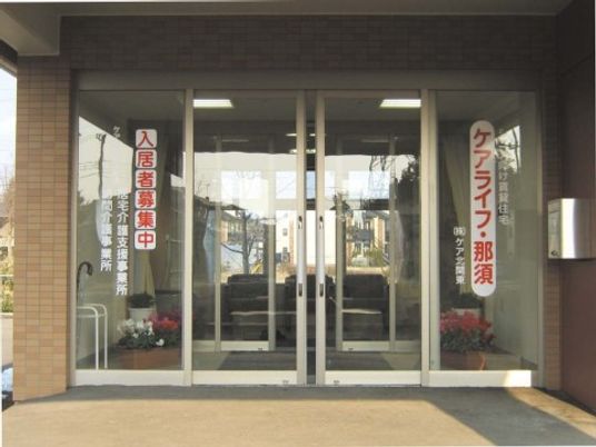 エントランスの自動ドア