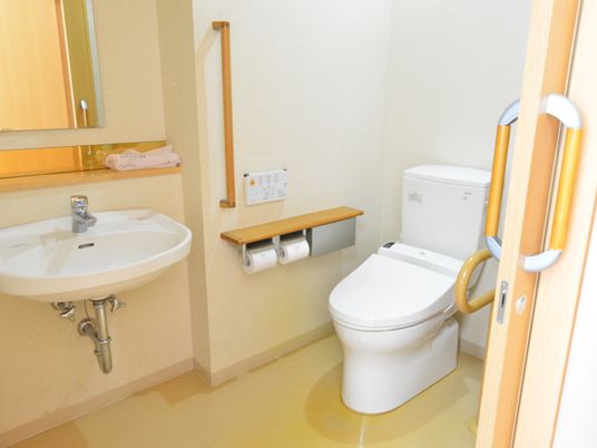 バリアフリー設計のトイレ