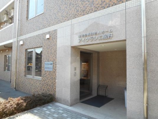 エントランスの日差しの入る様子