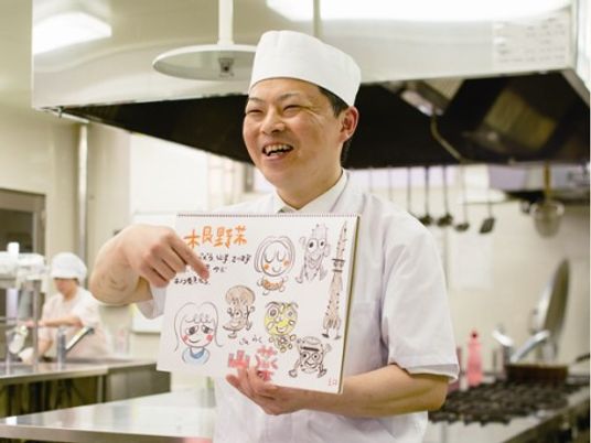 料理人の笑顔と手作りメニュー
