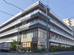 多階層のモダンな建物