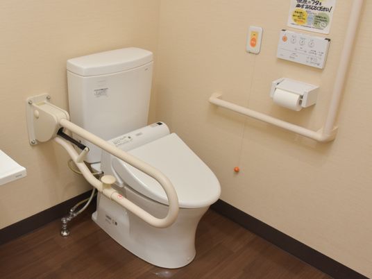 バリアフリー設計のトイレ